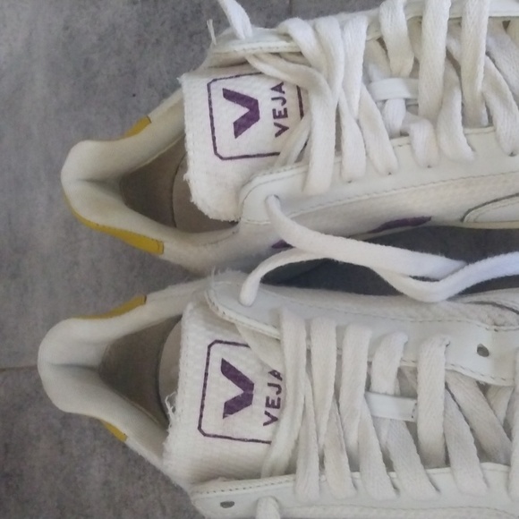 VEJA SHOES - Picture 3 of 12